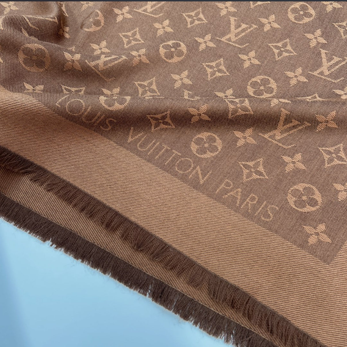 LV scarf